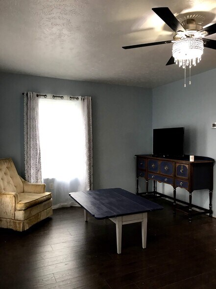 Living room - 1801 W 47th St