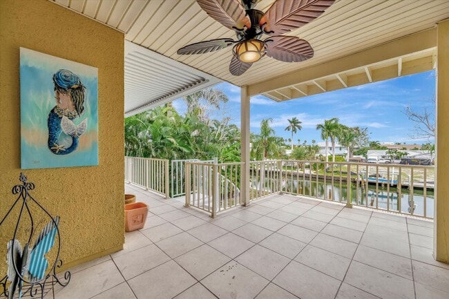 Building Photo - Stunning Annual Rental: Luxury Coastal Liv...