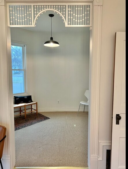 Den - 42 Maple St N