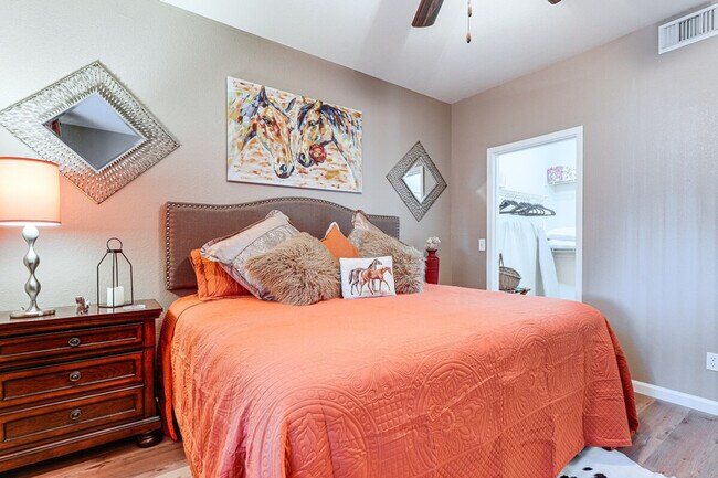 Building Photo - 1941 Pierpont Dr