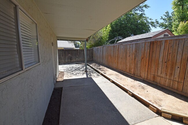 Building Photo - 4003-4003 Westporter Dr