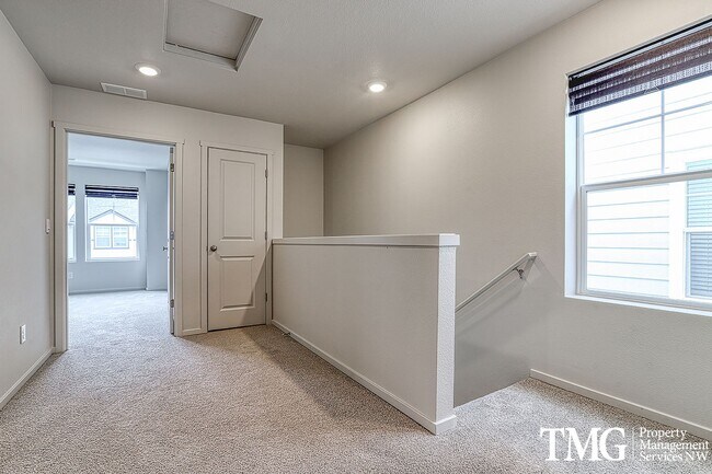 Building Photo - 3 Bed 2.5 Bath Townhome on a Corner Lot in...