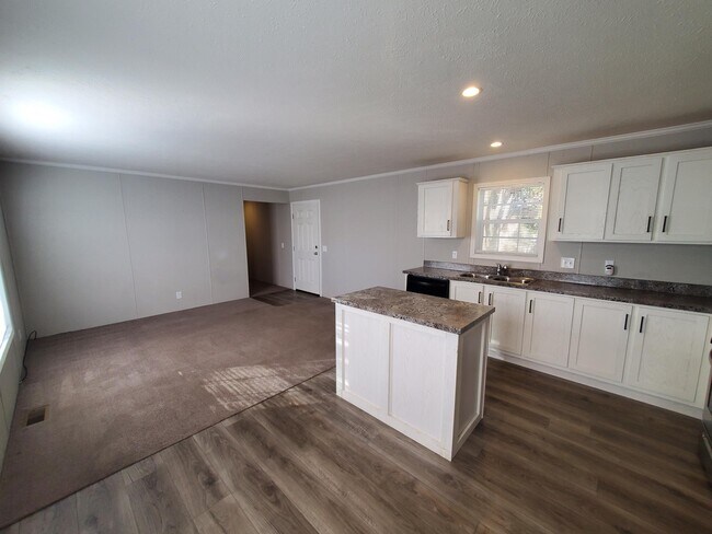 Building Photo - 12 Sparrow Hill Dr