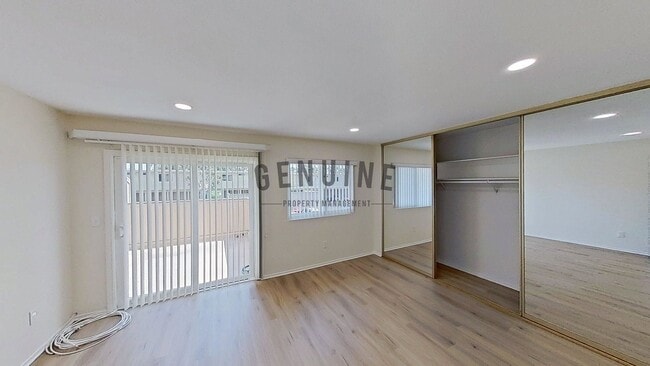 Building Photo - Upstairs Spacious 1Bd Condo w/attached Garage