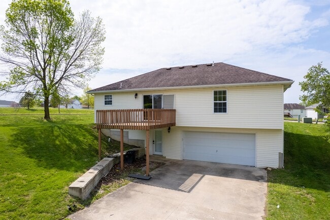 Building Photo - 1305 E Omaha Ct