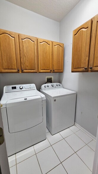 Building Photo - 2713 Barnsley Ln