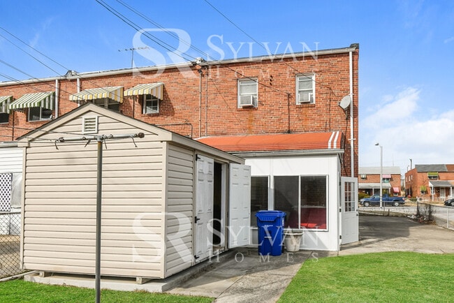 Building Photo - Proper Design. Smartly Priced. Ready for Move-In!