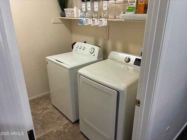 Building Photo - 13438 W Rose Ln