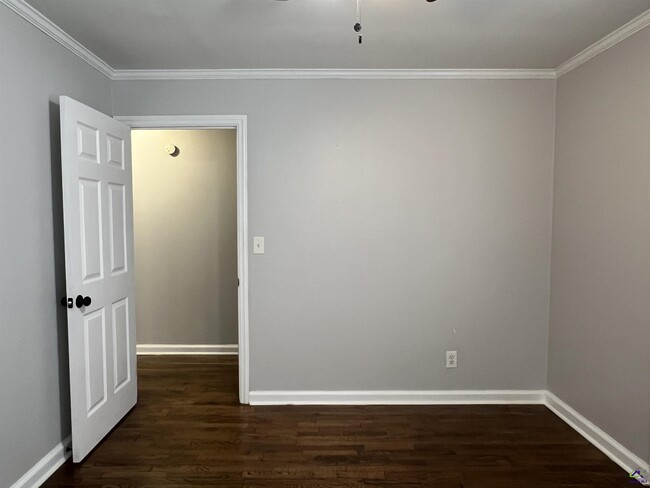 Building Photo - 965 N Pierce Ave