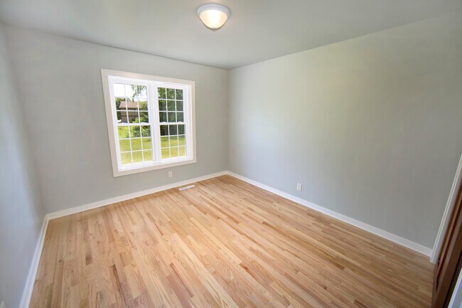 Building Photo - 1255 Westwood Dr