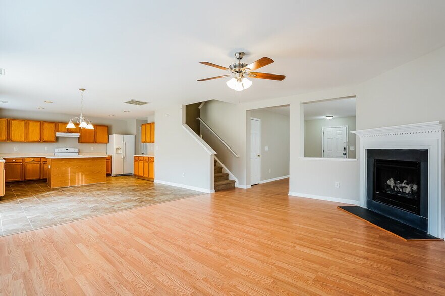 Building Photo - 107 Sleeper Car Ln