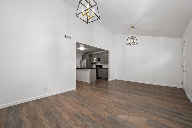 Building Photo - 2178 N Ranch Rd