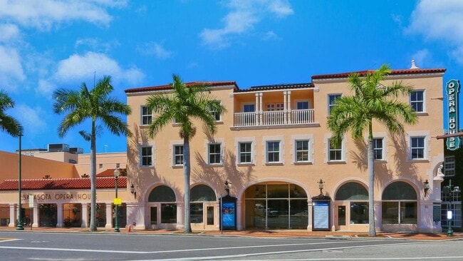 Building Photo - 410 N Orange Ave