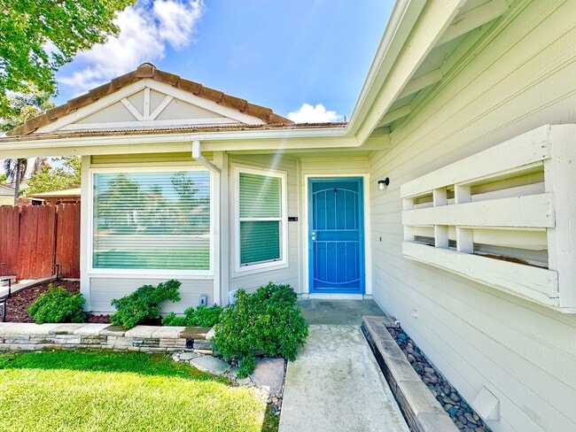 Building Photo - Wonderful Single-Story Home on Spacious Corner Lot with Privately Fenced Yard Space & Attached-Tw...