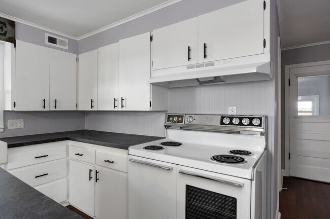 Building Photo - Charming Country Home — 4 Bed | 1 Bath | 1,500 Sq Ft