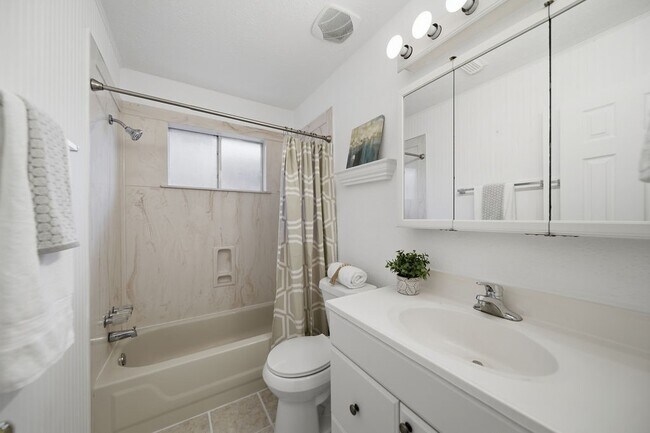 Building Photo - 2805 Pickett Dr