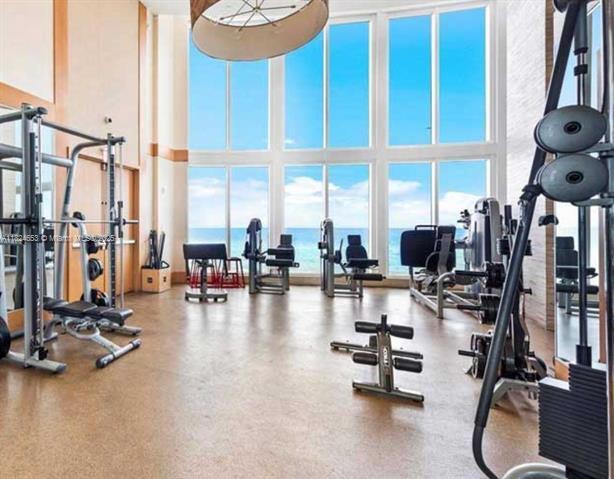 Building Photo - 16001 Collins Ave