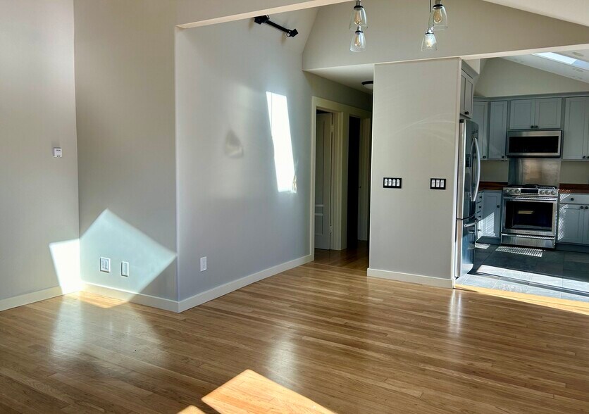 Building Photo - 1422 7th St