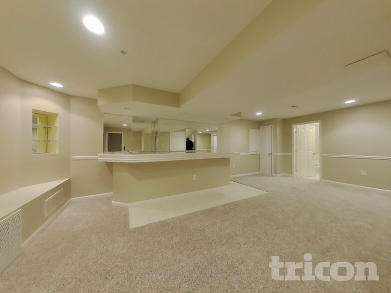 Building Photo - 7904 Bardwell Ct