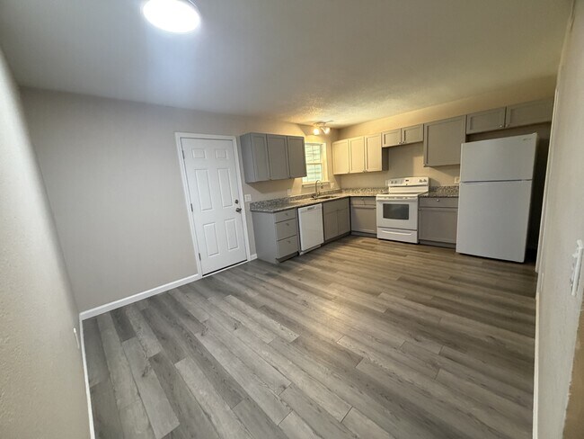 Building Photo - 122 Hampton Dr