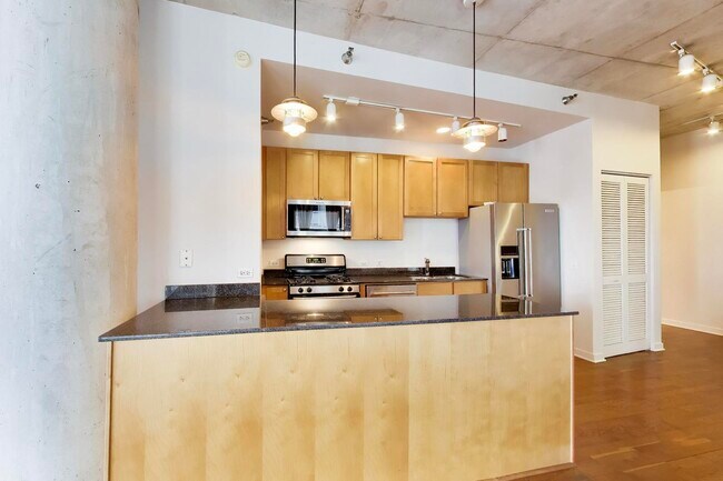 Building Photo - 720 N Larrabee St