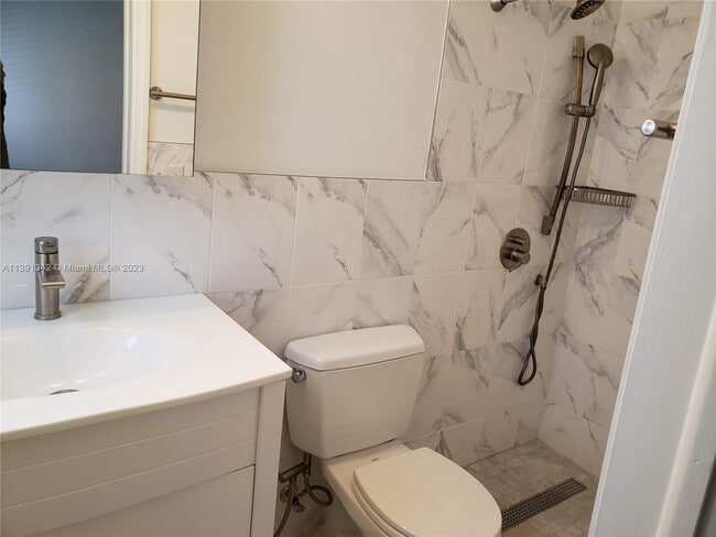 Building Photo - 1128 SW 21st Ave