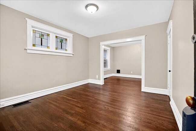 Building Photo - Sh'Cuuute!