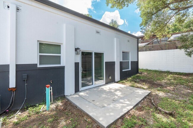 Building Photo - 705 S Orange Ave