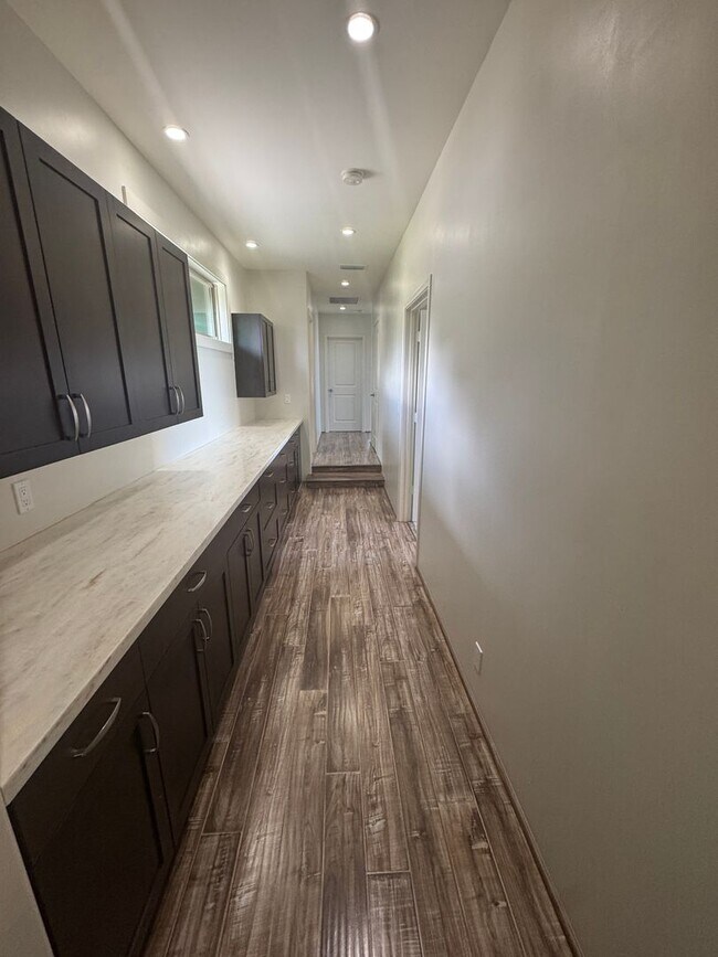 Building Photo - For Rent - 42-101 Aleka Pl.