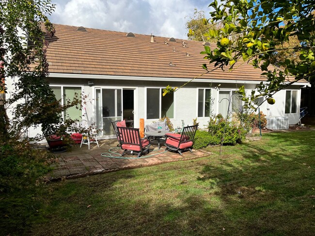 Building Photo - Clean 3 Bedroom , 2 Bathroom 1661 sqft. Br...