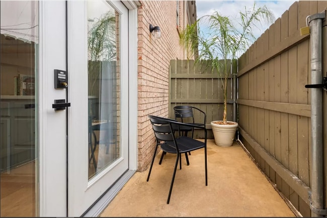 Building Photo - 2425 Ashdale Dr