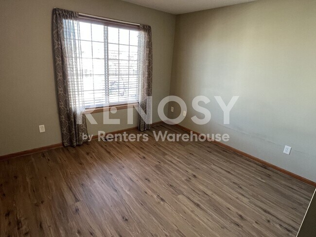 Building Photo - Available August 8 - 2 Bed/1.5 Bath Townhome in Prior Lake