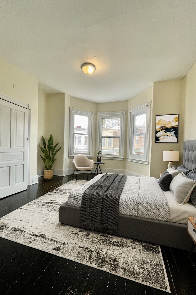 Building Photo - 5529 Jane St