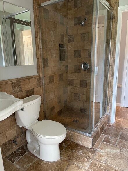 Building Photo - 624 Bella Dr