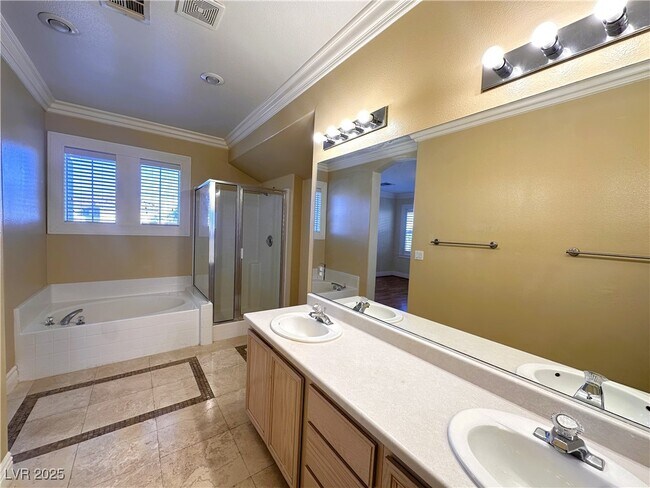 Building Photo - 271 Tayman Park Ave