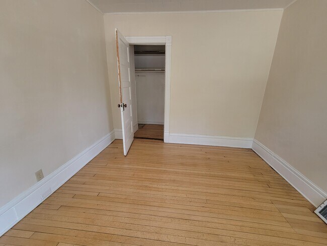 Building Photo - 1259 Spaight St