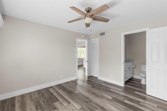 Building Photo - 2182 NE 5th Cir