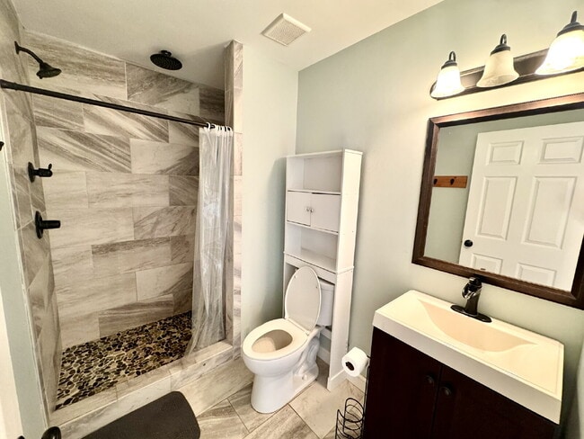 Building Photo - Cute newer home with large fenced yard!