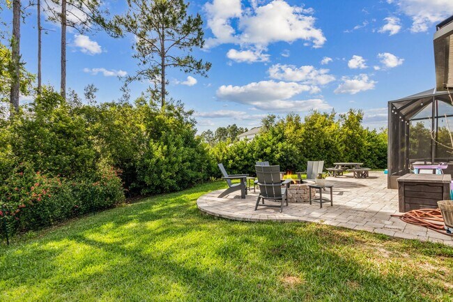 Building Photo - Spacious 4 Bed / 4 Bath Home with Upgrades...