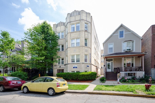 Primary Photo - 4833 N Hoyne Ave