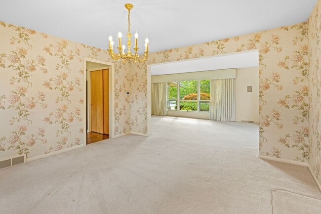 Building Photo - 4 bed 3.5 bath home in East Grand Rapids