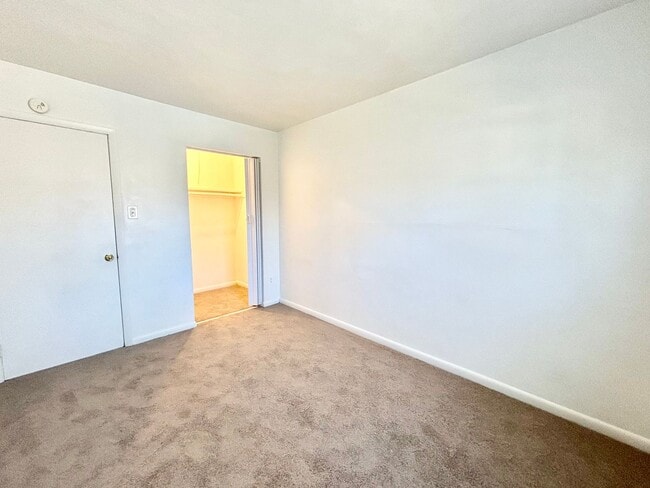 Building Photo - Cozy Townhome in Virginia Beach