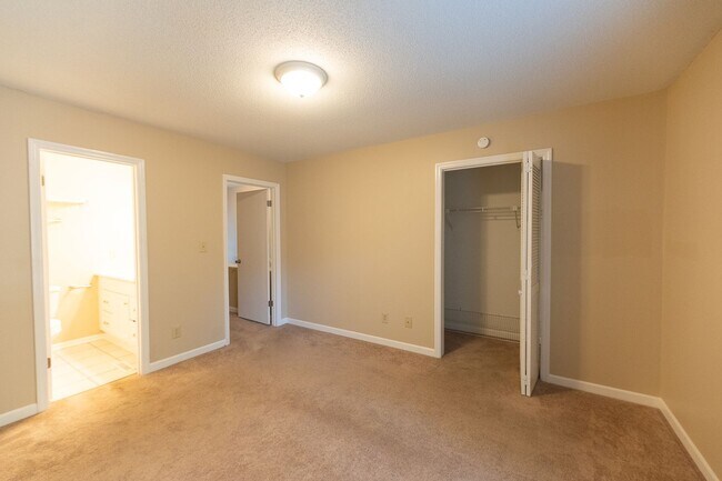 Building Photo - 185 Forest View Dr