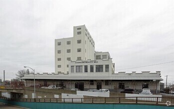 Building Photo - 2400 S Ervay St