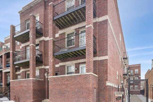 Building Photo - 4212 S King Dr