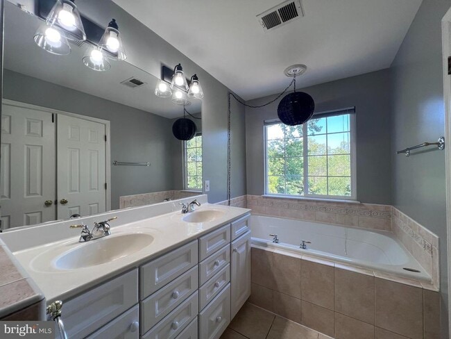 Building Photo - 6722 Emmanuel Ct