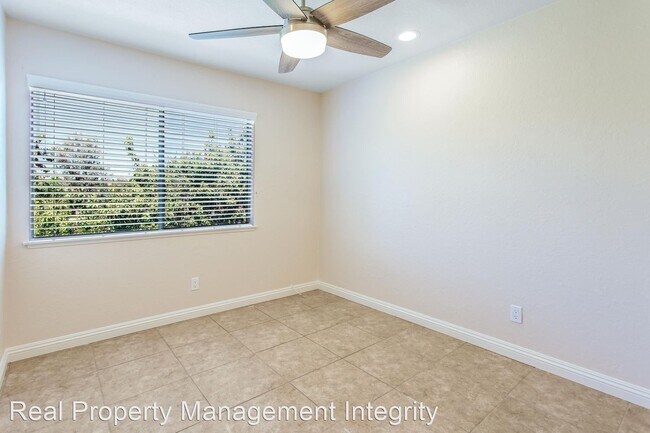 Building Photo - 3 br, 2.5 bath House - 1045 Clark St