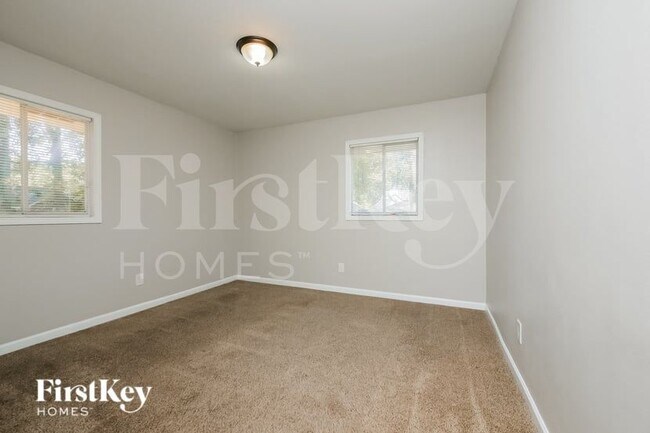 Building Photo - 8065 Huntington Dr