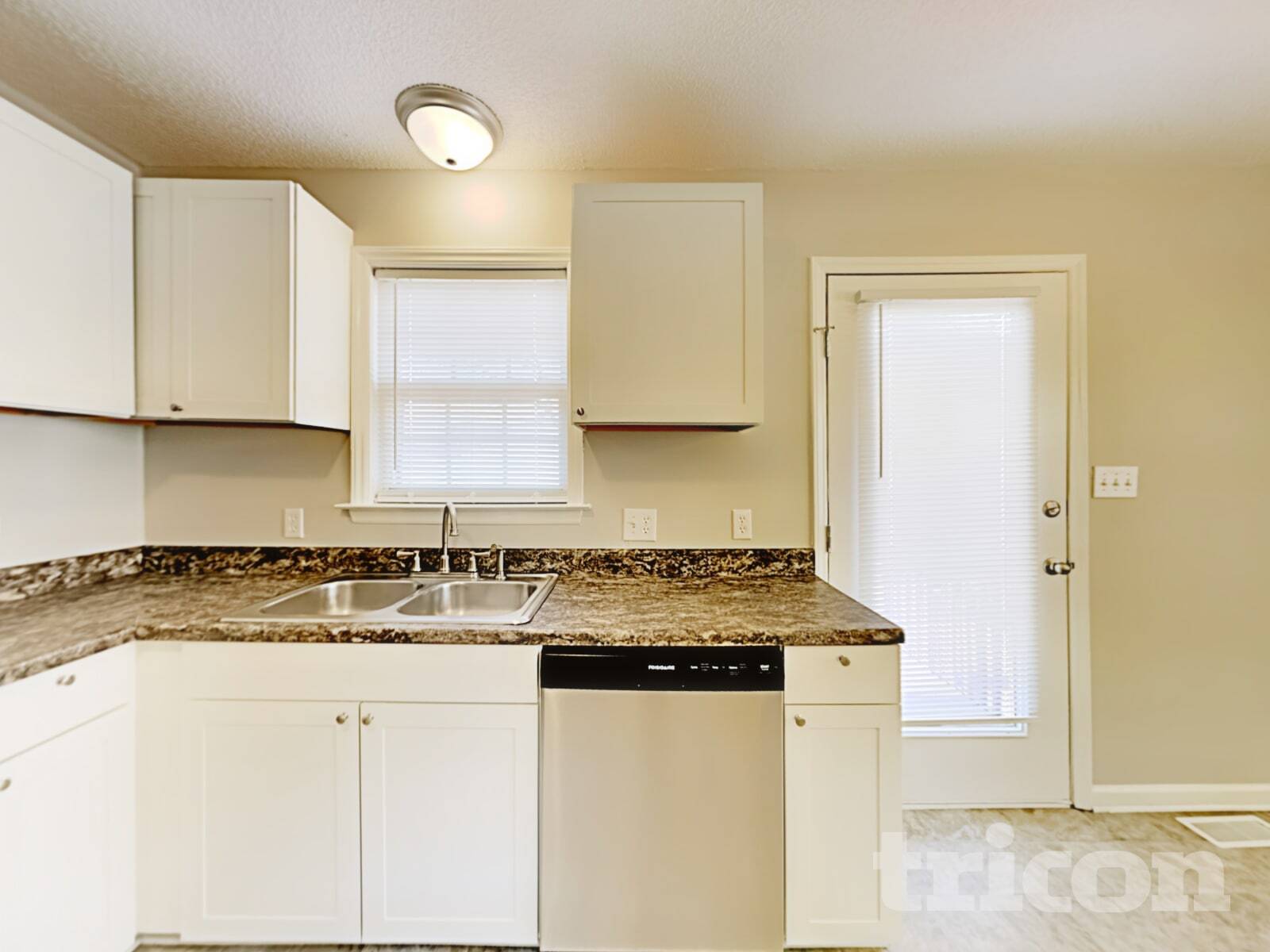 Building Photo - 1428 Smokey Mountain Dr