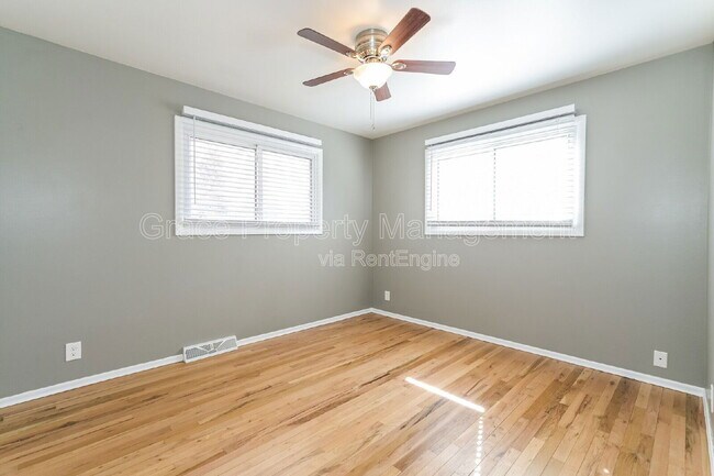 Building Photo - 2871 S Golden Way